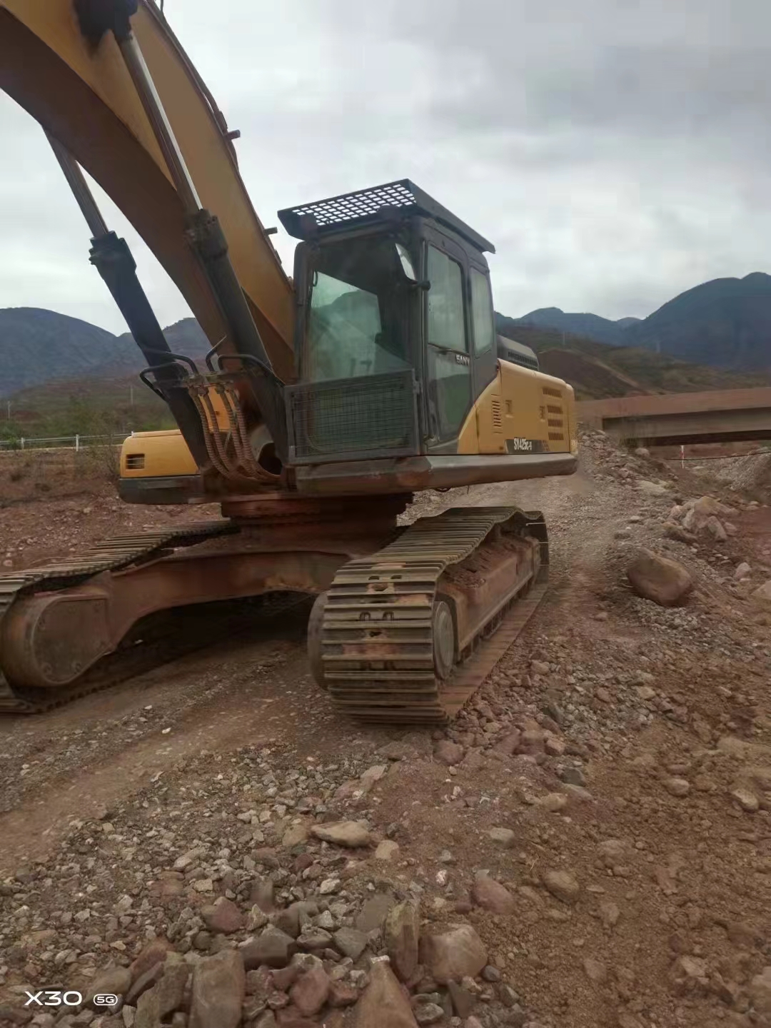 Second-Hand SY425C Crawler Excavator ကိုအသုံးပြုထားသည်။