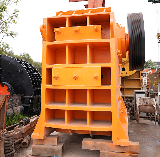 အသုံးပြုထားသော Second-Hand Stone Crusher Jaw Crusher PE900*1200