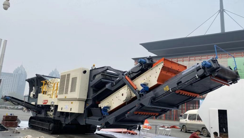  အသုံးပြုထားသော Second Hand Stone Crusher Vibrating Sieving Screening Crawler Crusher စက် 