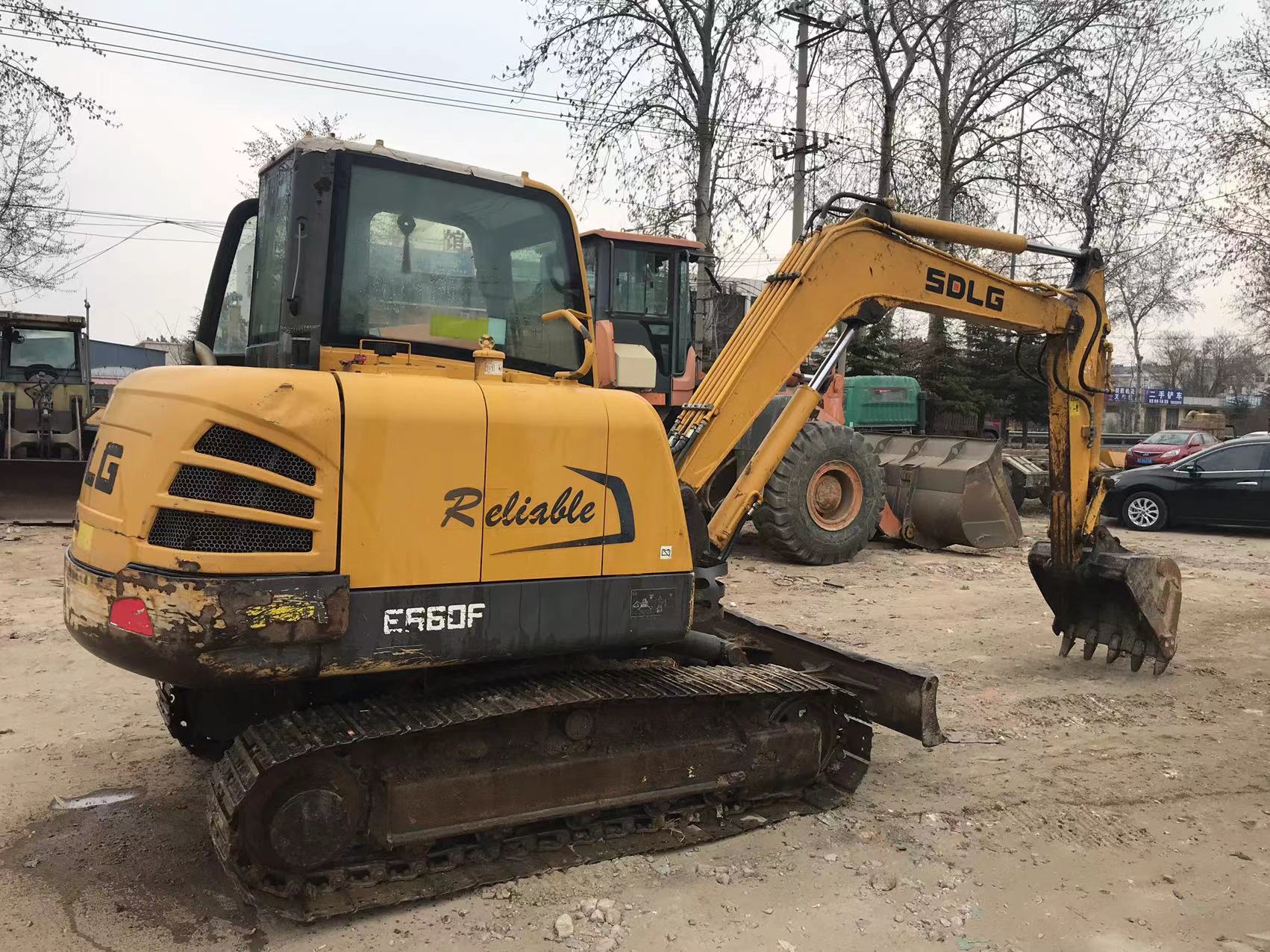 ဆောက်လုပ်ရေး/သတ္တုတွင်းအတွက် Yanmar Engine ပါသော E660F Crawler Excavator Backhoe Excavator